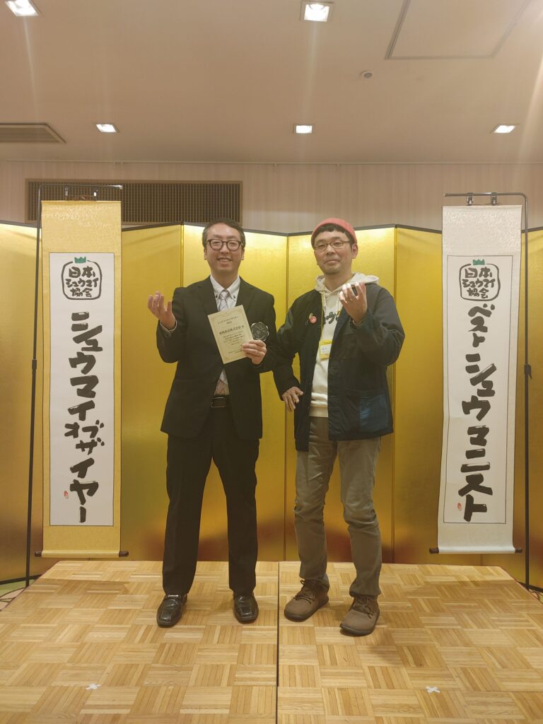 シュウマイ潤さん（写真左）と楽陽食品社員